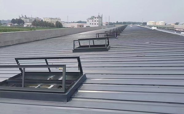 某中学室内体育馆洛川排烟窗改造项目