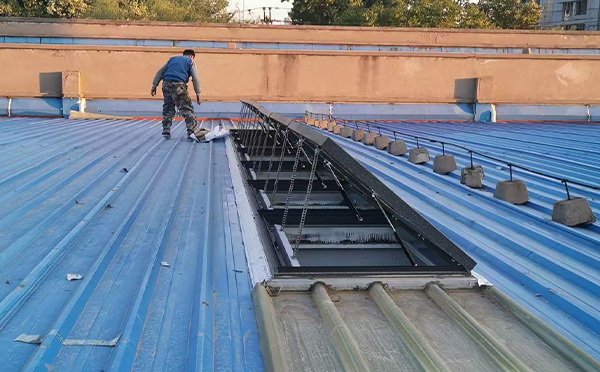 某区域性物流仓储中心洛川排烟窗系统安装项目